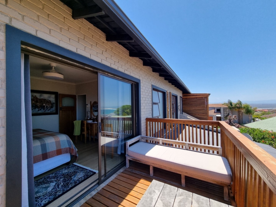 4 Bedroom Property for Sale in Wavecrest Eastern Cape
